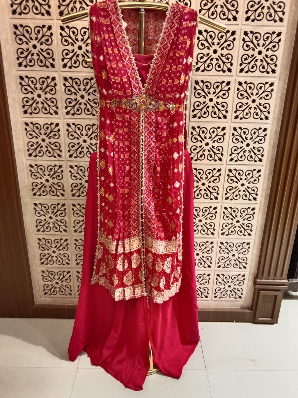 vibrant and modern 2-piece funsion outfit that beautifully blends traditional Indian textile arts with a contemporary silhouette.