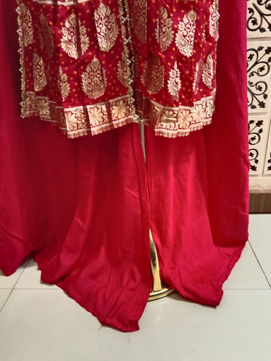 vibrant and modern 2-piece funsion outfit that beautifully blends traditional Indian textile arts with a contemporary silhouette.