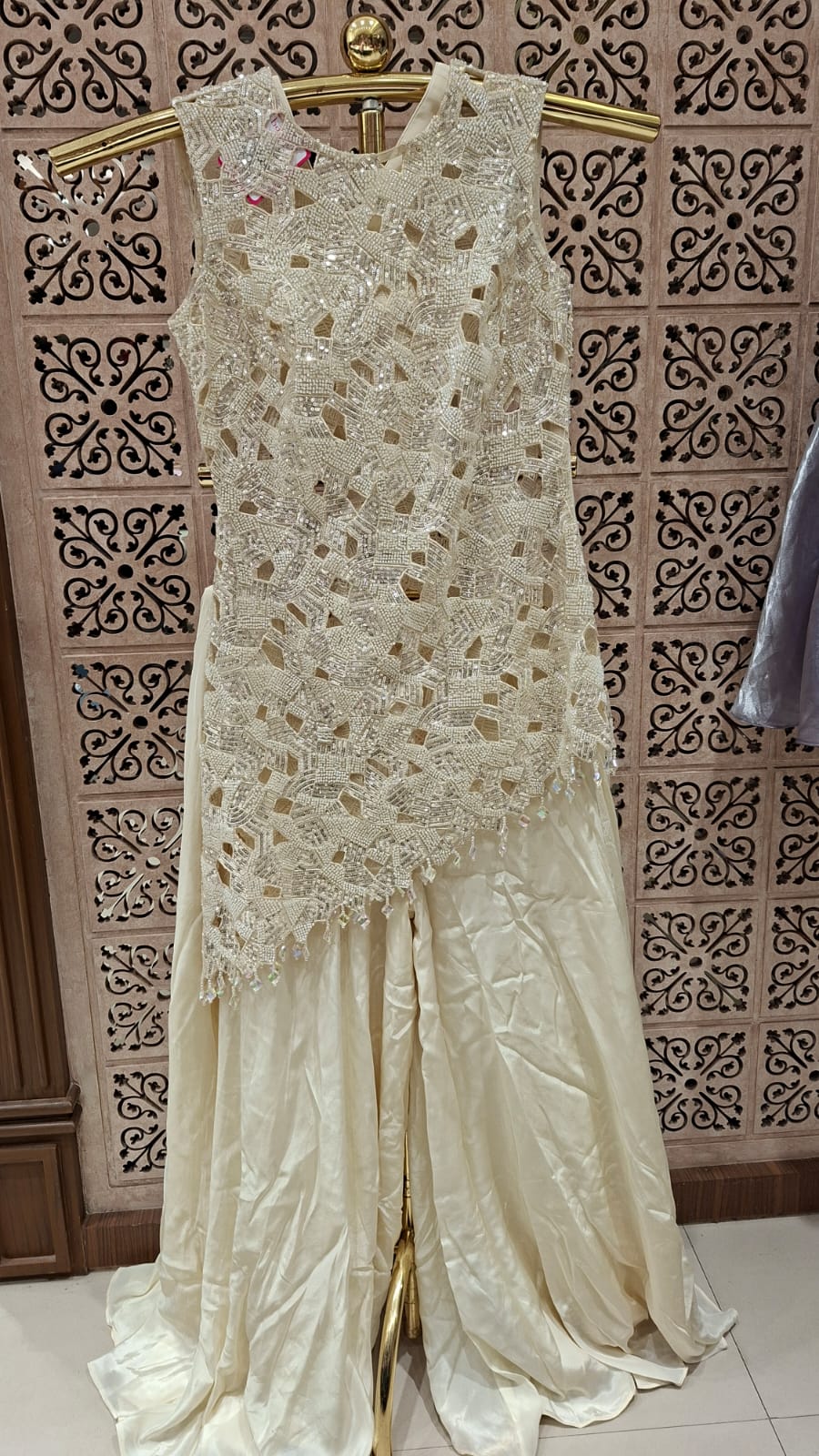 Festive soirées, wedding receptions, sangeet nights, cocktail parties, and elegant evening occasions.